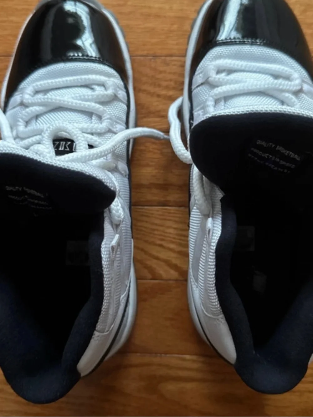 Jordan Men's Black and White Retro Sneakers